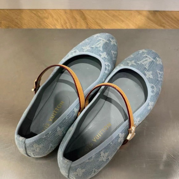 Louis Vuitton Blue Denim Flats with Tan Strap - Picture 3 of 6
